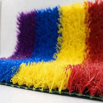 Kırmızı Sarı Mavi Mor Yapay Çocuklar Çim Çimen Gökkuşağı Pist yoğunluğu 22050 dikiş/metrekare