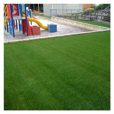 25mm Yığın Yüksekliği 3/8 Inç Ölçüm Yapay Çim Çimleri Çocuk Oyun Meydanı için Mükemmel