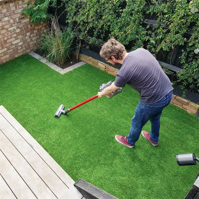 Doğal Görünümlü Yapay Çim Bahçe Arkaplanı ve Evcil Hayvanlar için 2m/4m*25m 3/8 inç Guage