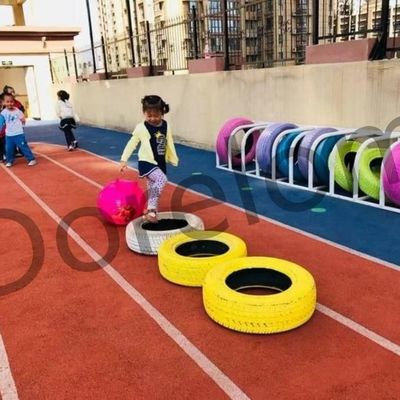 10mm-15mm Yükseklik Badminton Running Way ve Track Spor Badminton için kırmızı yapay çim