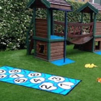 PE PP Destek Yapay Çim Logo Renk Deseni Sentetik Çim Mini Futbol Halısı